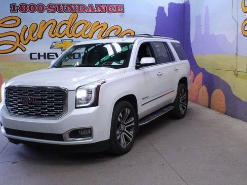 Used 2020 GMC Yukon Denali image 2