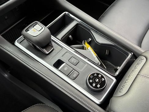 Certified 2025 Nissan Pathfinder SL image 21