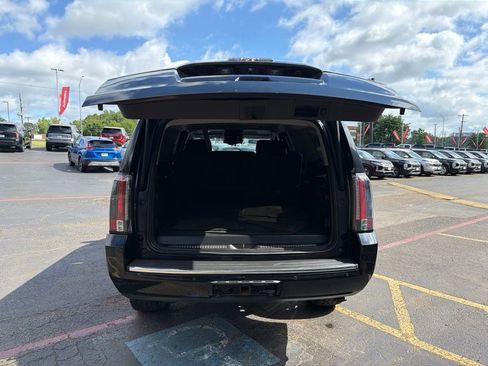 Used 2015 GMC Yukon XL Denali w/ Touring Package AWD/4WD image 8