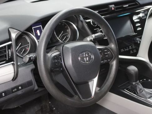 Used 2018 Toyota Camry LE FWD image 11