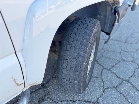 Used 2005 Chevrolet Silverado 2500 LS w/ Skid Plate Package image 47