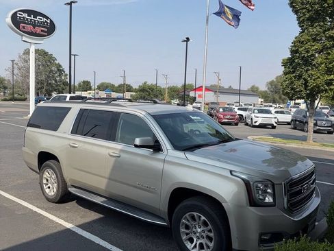 Used 2017 GMC Yukon XL SLT AWD/4WD image 2