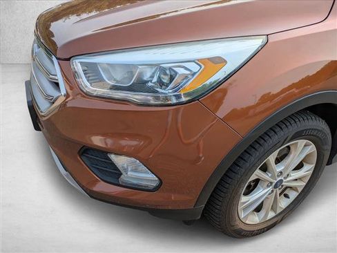 Used 2017 Ford Escape SE w/ Equipment Group 201A AWD/4WD image 9