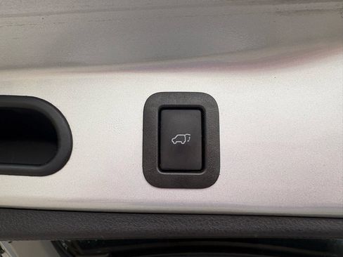 Used 2015 Toyota Highlander XLE AWD/4WD image 30