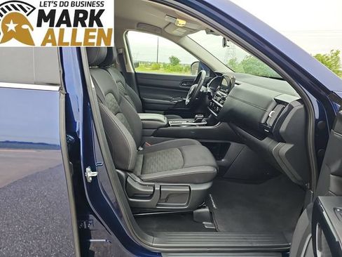 Used 2025 Nissan Pathfinder SV FWD image 27