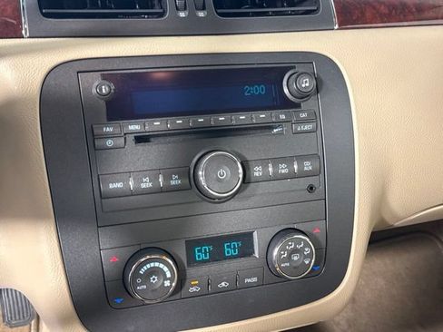 Used 2010 Buick Lucerne CXL w/ Driver Confidence Package FWD image 23