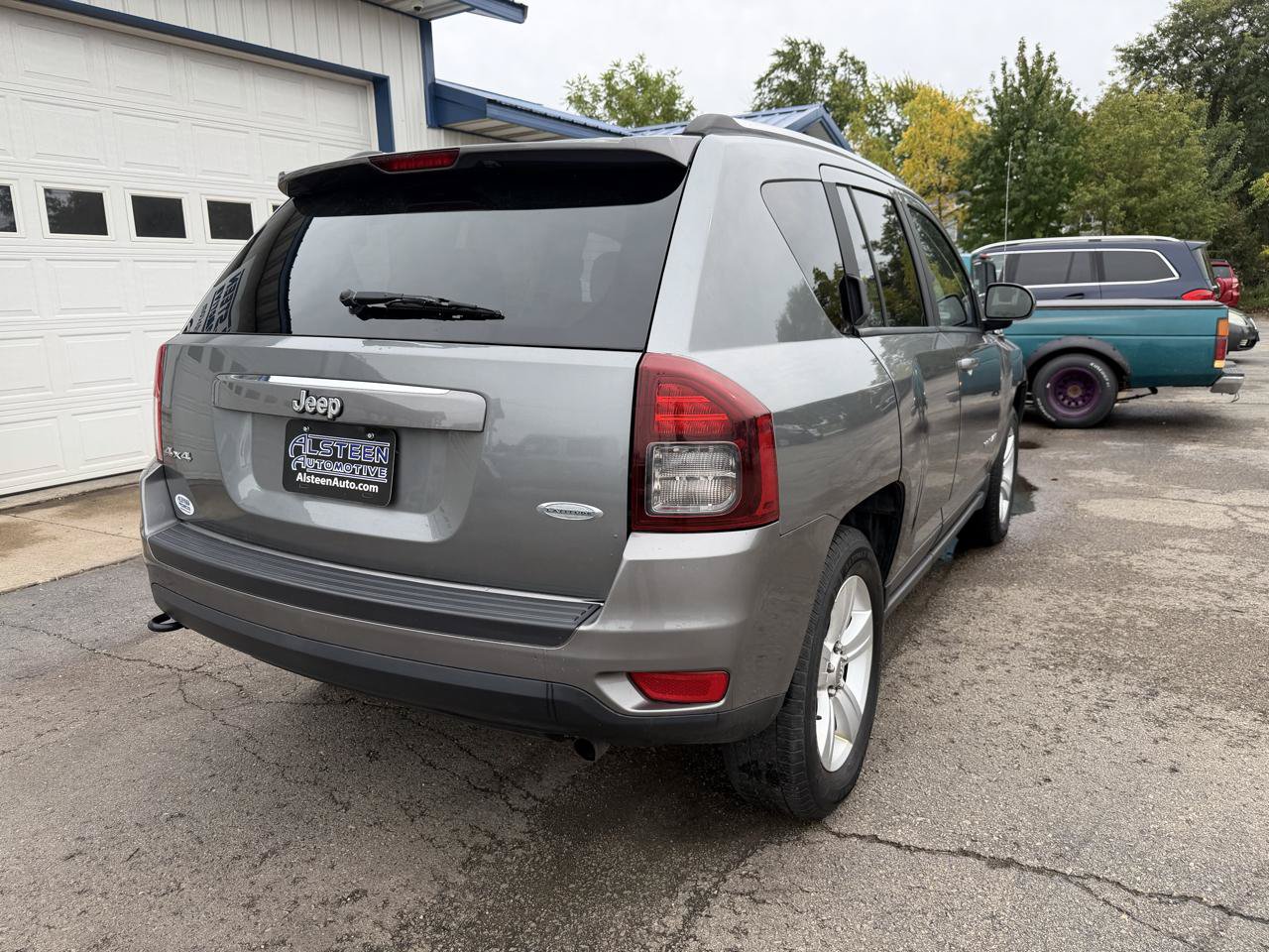 Used 2014 Jeep Compass Latitude w/ All Weather Capability Group AWD/4WD image 3