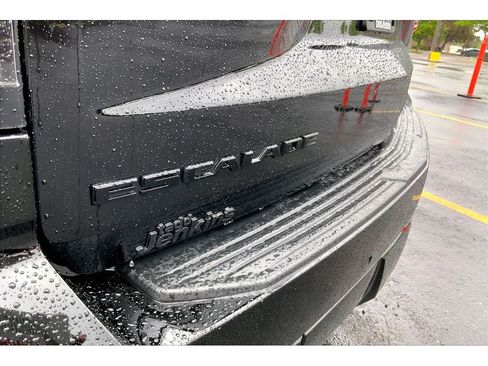 Used 2025 Cadillac Escalade Sport Platinum w/ LPO, ONYX Package AWD/4WD image 9