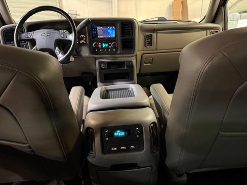 Used 2006 Chevrolet Silverado 2500 LT w/ Onstar Plus Package AWD/4WD image 62