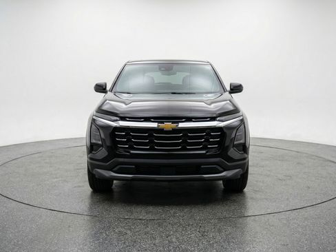 Used 2025 Chevrolet Equinox LT image 2