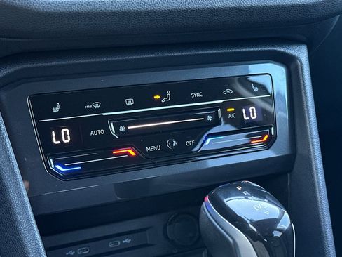 Used 2022 Volkswagen Tiguan SE image 21