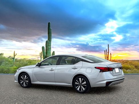 Used 2021 Nissan Altima 2.5 SV FWD image 4