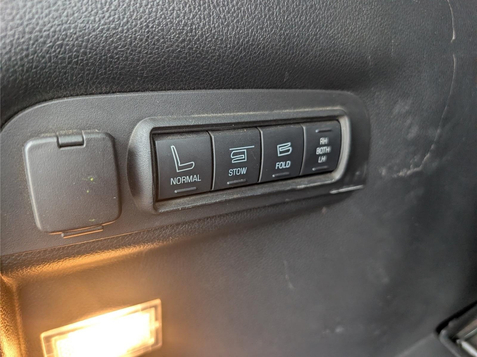 Used 2016 Ford Explorer Limited w/ Equipment Group 301A AWD/4WD image 15