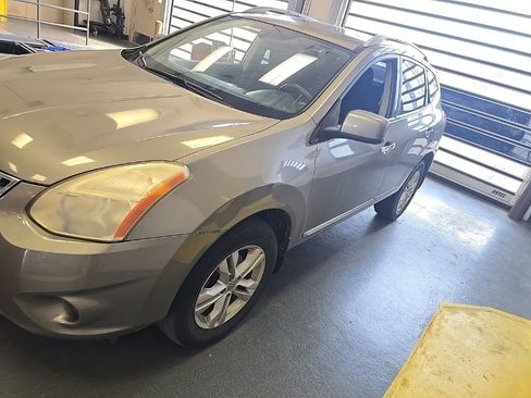 Used 2012 Nissan Rogue SV w/ Premium Pkg image 2