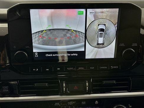 Used 2025 Nissan Pathfinder SL image 23