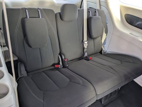Used 2023 Chrysler Voyager LX image 8