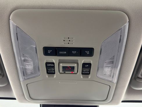 Used 2022 Toyota RAV4 XLE Premium image 31