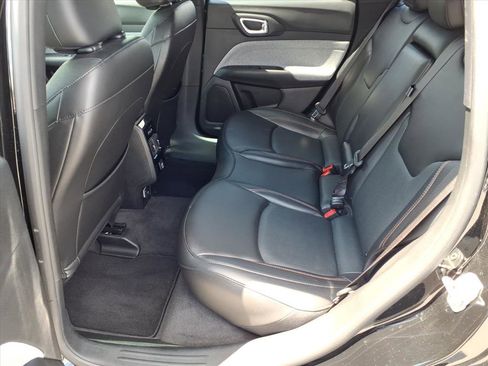 Used 2023 Jeep Compass Latitude image 21