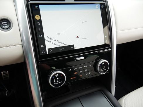 Used 2025 Land Rover Discovery Metropolitan Edition AWD/4WD image 39
