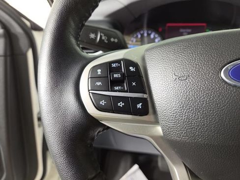 Used 2022 Ford Explorer XLT w/ Equipment Group 202A AWD/4WD image 24