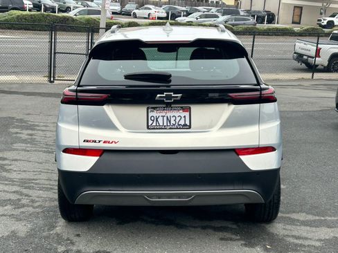Used 2023 Chevrolet Bolt EUV LT w/ Convenience Package FWD image 6