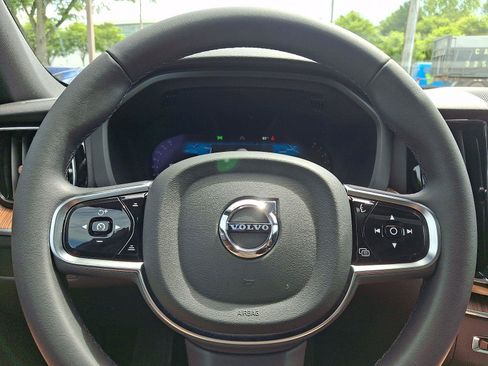 Certified 2024 Volvo XC60 B5 Plus w/ Climate Package AWD/4WD image 21