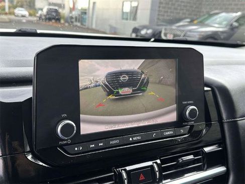 Certified 2024 Nissan Pathfinder SV image 29