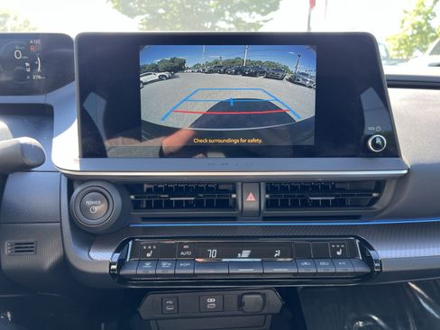 Used 2024 Toyota Prius XLE AWD/4WD image 19
