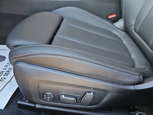 New 2025 BMW 330i xDrive Sedan w/ Premium Package image 30