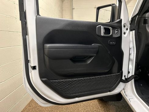 Used 2024 Jeep Wrangler Sport AWD/4WD image 13