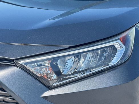 Used 2019 Toyota RAV4 Limited image 11