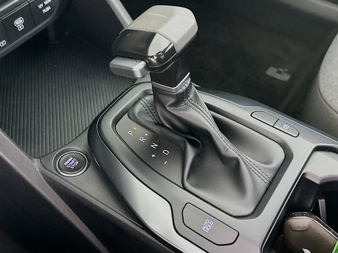 Used 2025 Kia K4 LXS image 25