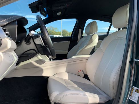 Used 2025 Genesis G70 2.5T image 27