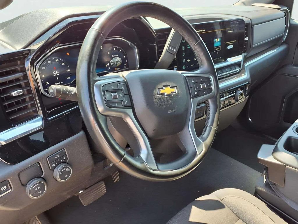 Used 2025 Chevrolet Silverado 1500 LT RWD image 12