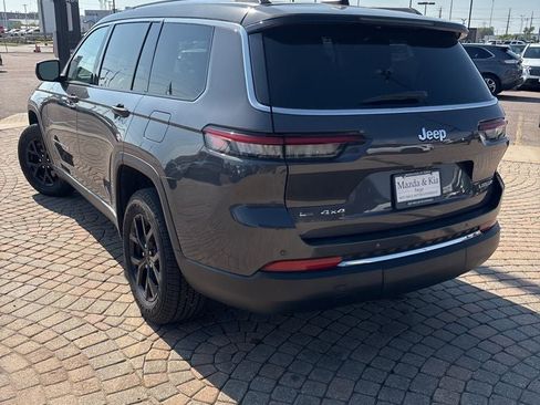 Used 2022 Jeep Grand Cherokee L Laredo w/ Luxury Tech Group I image 7