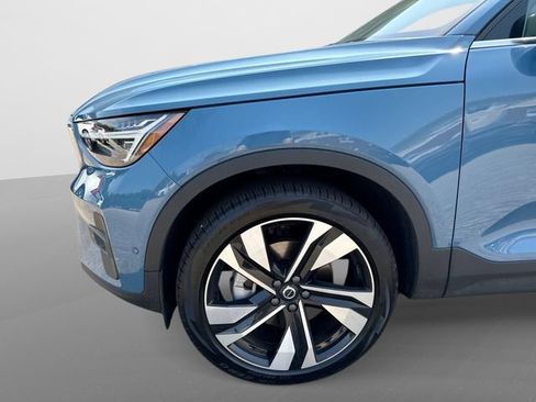 Certified 2024 Volvo XC40 B5 Core AWD/4WD image 22