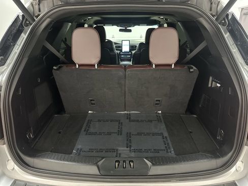 Used 2022 Ford Explorer Platinum w/ Equipment Group 601A AWD/4WD image 38