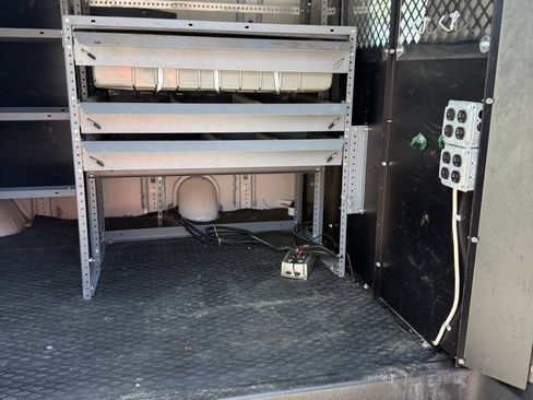Used 2015 Chevrolet Express 2500 RWD image 10