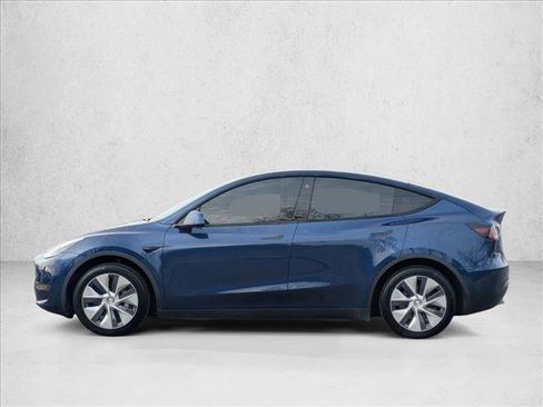 Used 2022 Tesla Model Y Long Range image 9