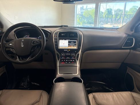 Used 2018 Lincoln MKX Select w/ Select Plus Package AWD/4WD image 18