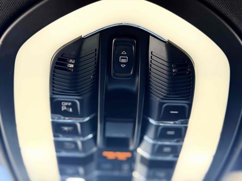 Used 2015 Porsche Cayenne S AWD/4WD image 26