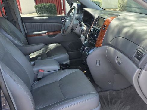 Used 2009 Toyota Sienna XLE FWD image 16