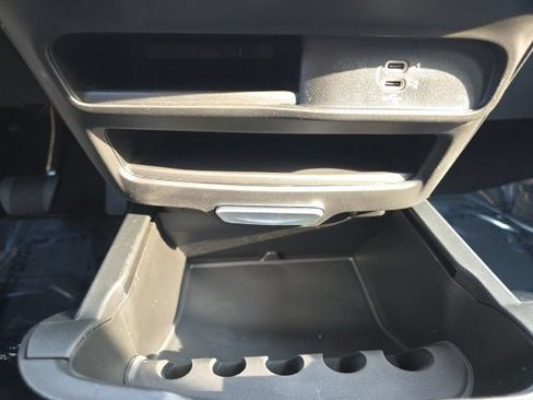 New 2027 Chrysler Pacifica Select AWD/4WD image 17