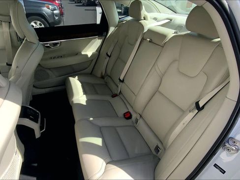Used 2022 Volvo S90 B6 Inscription w/ Advanced Package image 30