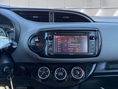 Used 2016 Toyota Yaris LE image 14