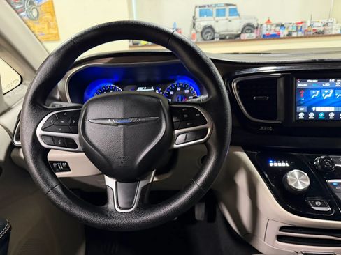 Used 2020 Chrysler Voyager LX FWD image 48