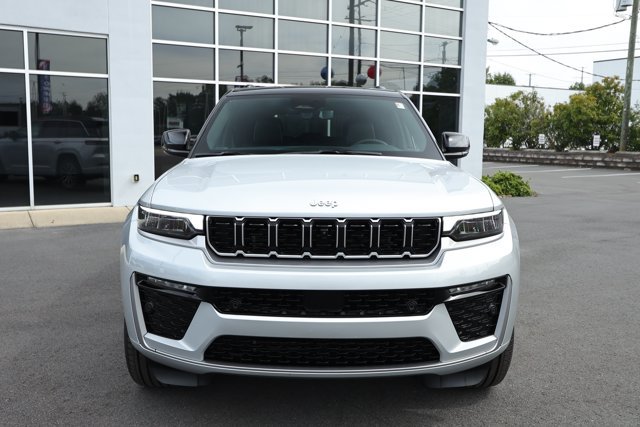 Certified 2026 Jeep Grand Cherokee Summit AWD/4WD image 2