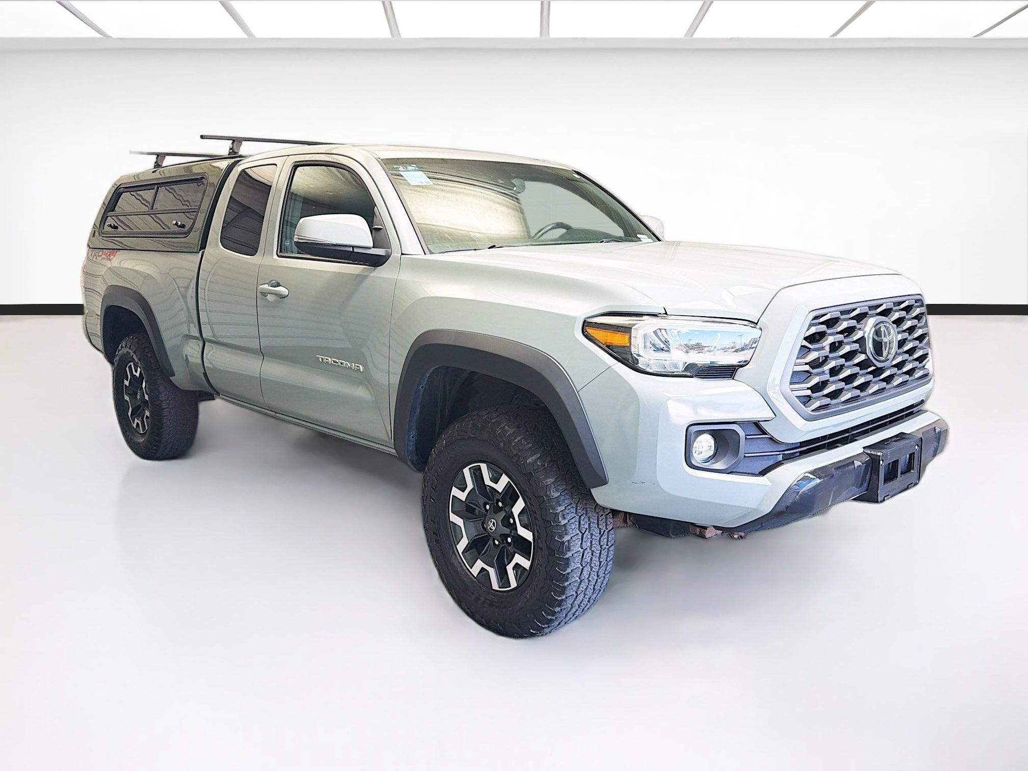 Used 2022 Toyota Tacoma TRD Off-Road w/ TRD Premium Off Road Package AWD/4WD image 3