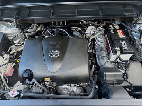 Used 2020 Toyota Highlander L image 34