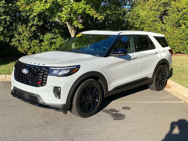 Used 2027 Ford Explorer ST w/ Sun And Sound Package AWD/4WD image 3